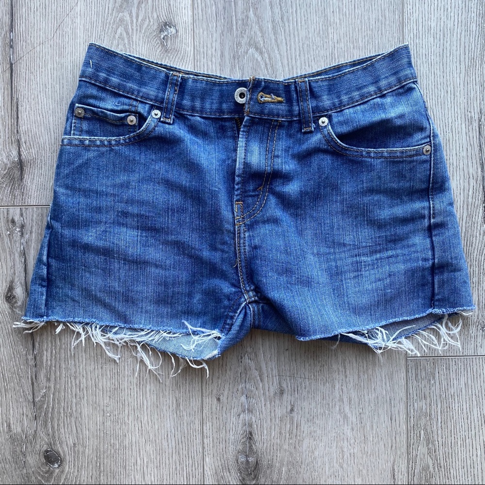 Levi’s 514 slim cropped Cheeky denim shorts